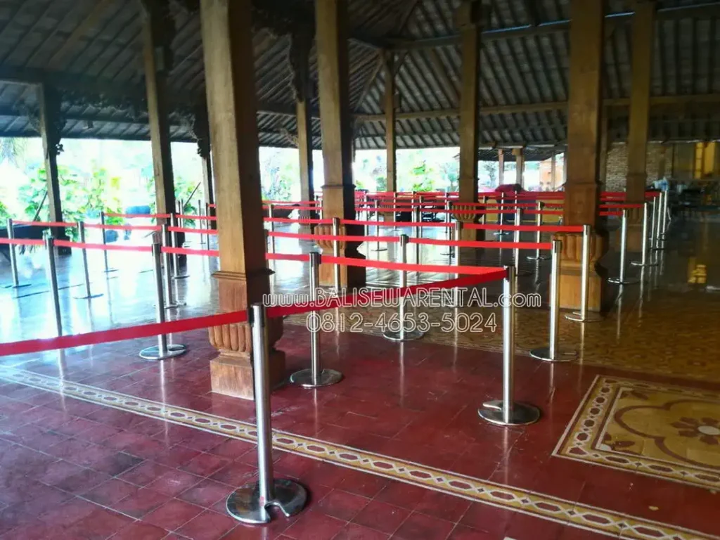 sewa tiang antrean di bali,sewa qline di bali,penyewaan barikade di bali,sewa barrier di bali