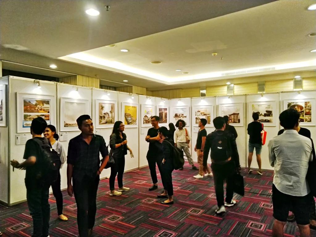 sewa partisi pameran bali,penyewaan partisi r8 bali,rental partisi lukisan bali