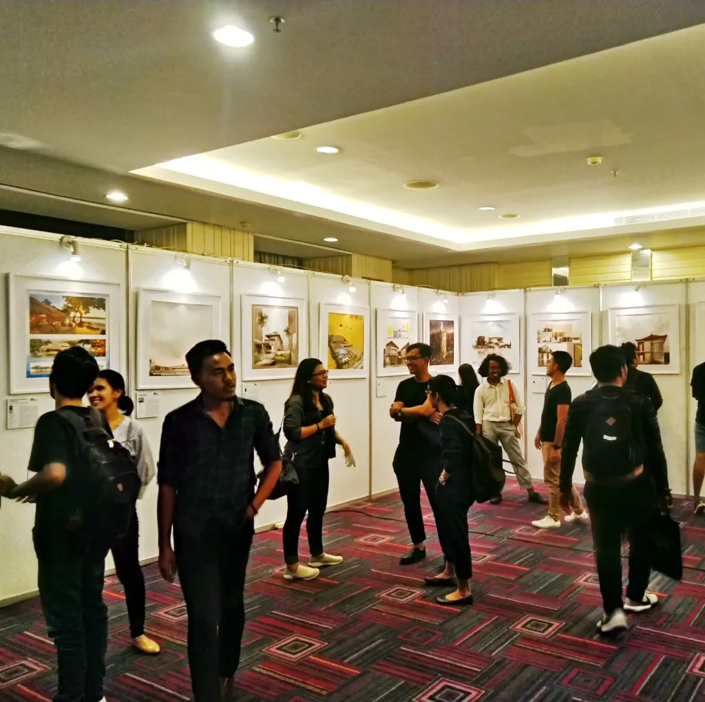 sewa partisi pameran bali,penyewaan partisi r8 bali,rental partisi lukisan bali